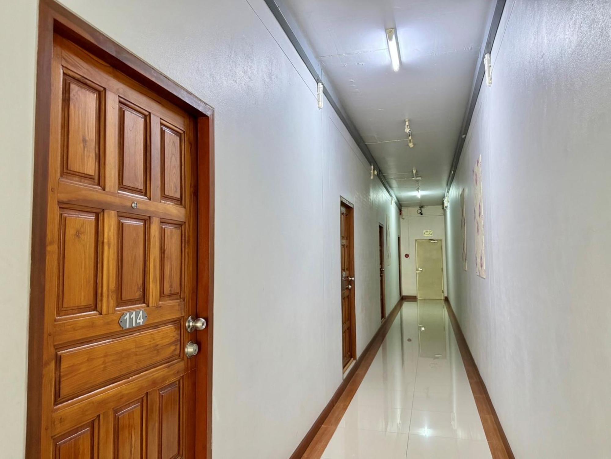 Nicha Residence Hotel กรุงเทพมหานคร ภายนอก รูปภาพ