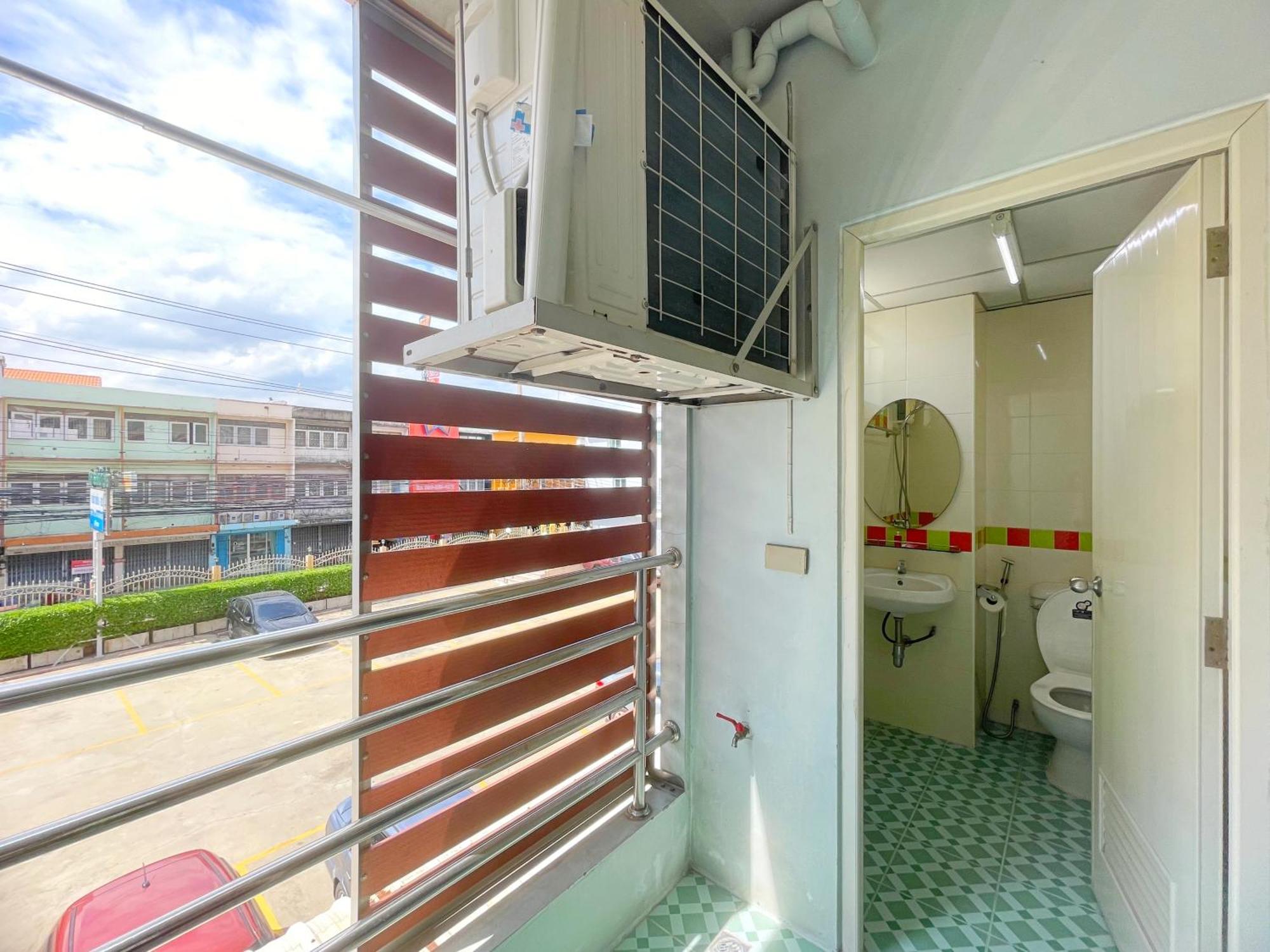 Nicha Residence Hotel กรุงเทพมหานคร ภายนอก รูปภาพ